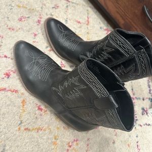 Black Cowboy Boots / Brand New never worn!